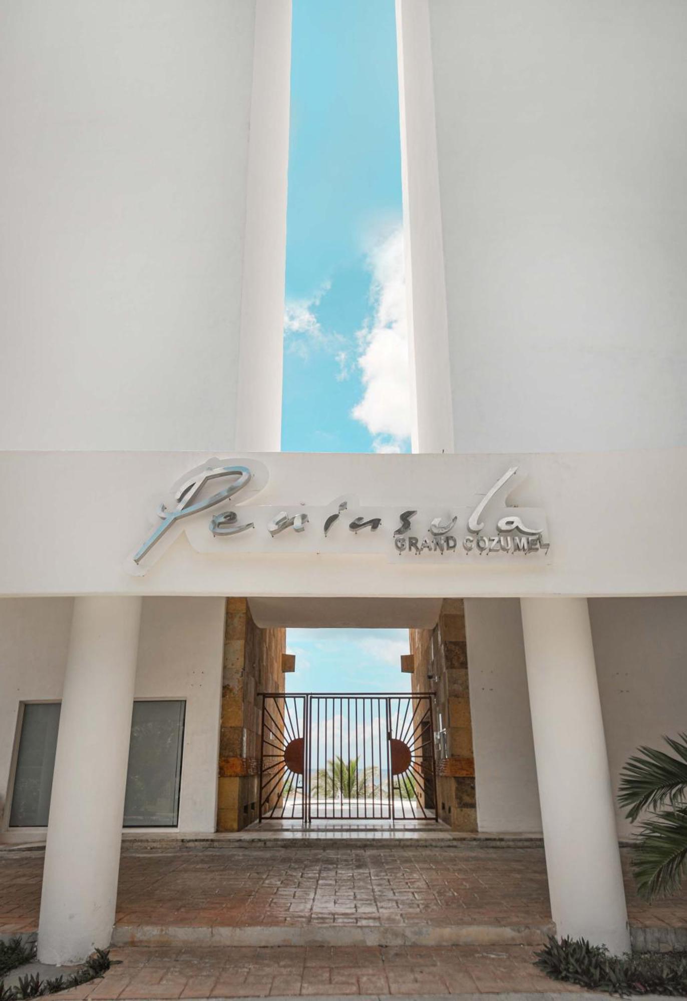 Oceanfront Oasis At Peninsula Grand Holiday home Cozumel