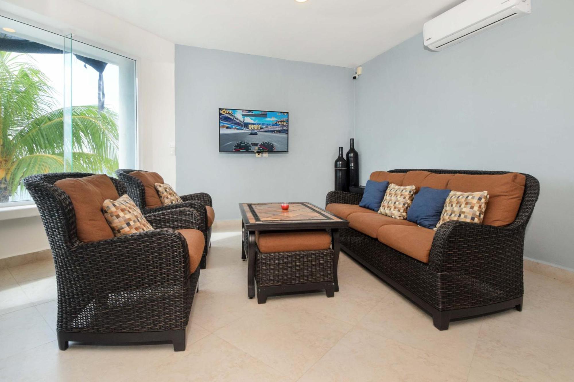 Oceanfront Oasis At Peninsula Grand Holiday home