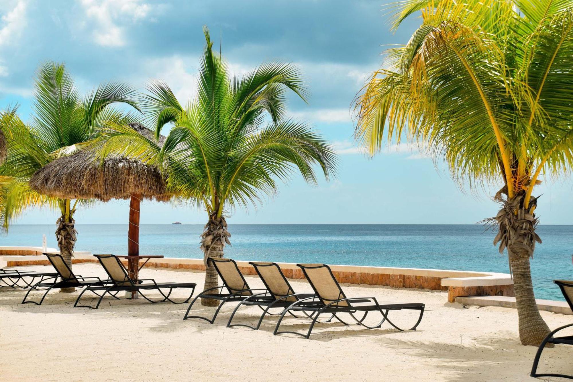 Oceanfront Oasis At Peninsula Grand Holiday home *