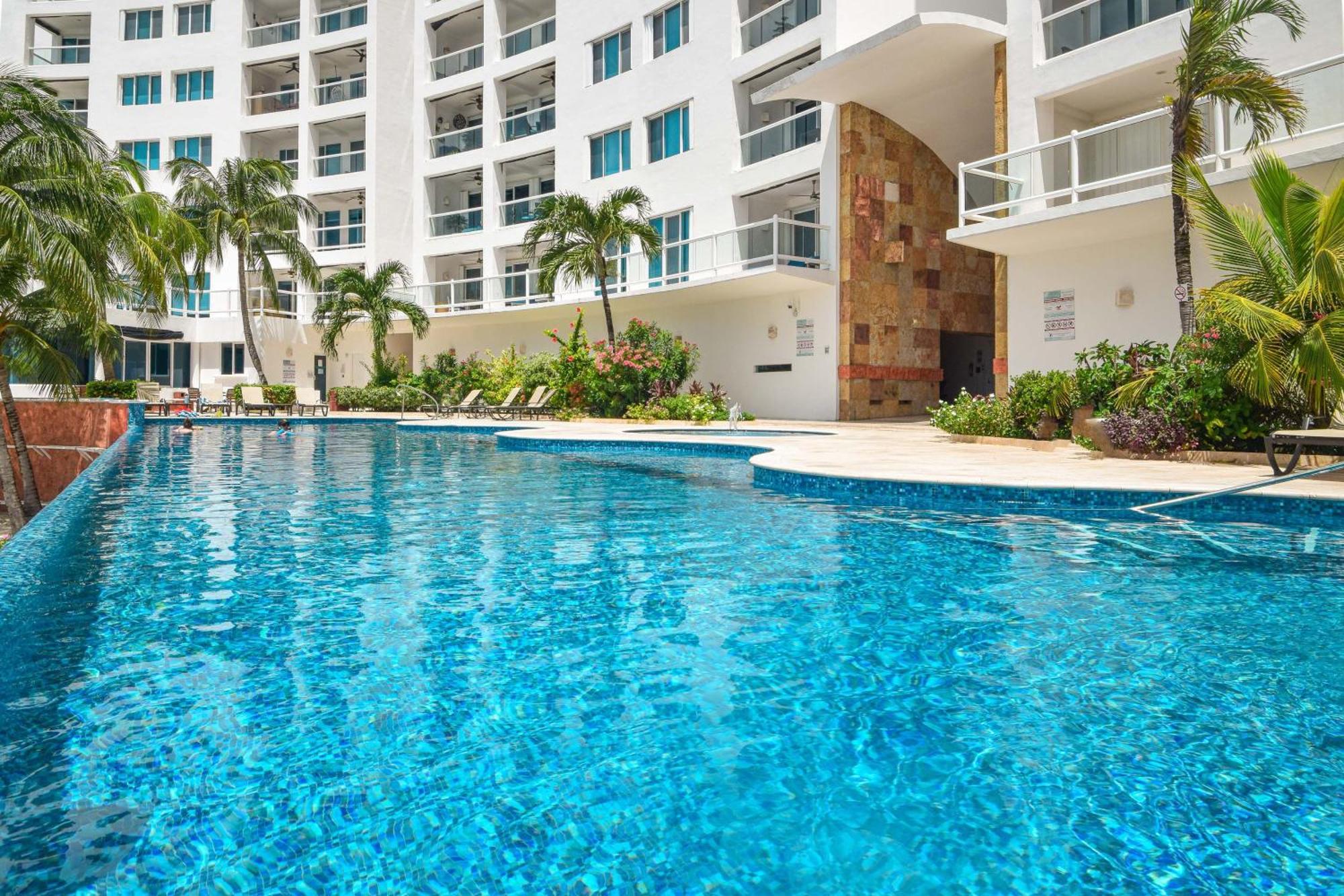 Oceanfront Oasis At Peninsula Grand